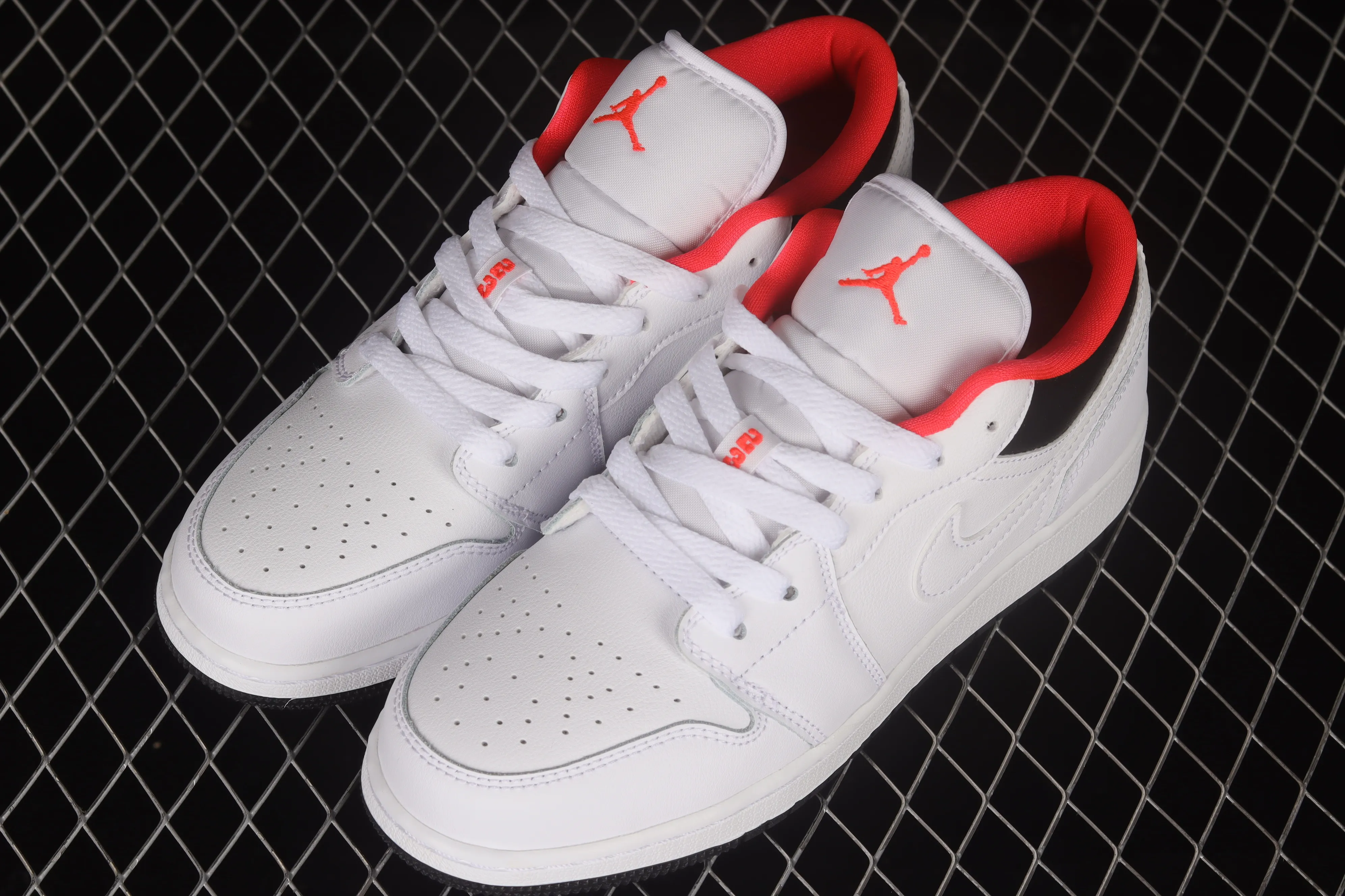 All categories Air Jordan Jordan series basketball shoes Air Jordan 1 Low G version pure original Air Jordan AJ1 Low AJ1 Joe 1 white black red low-top cultural leisure sports basketball shoes 553560-160